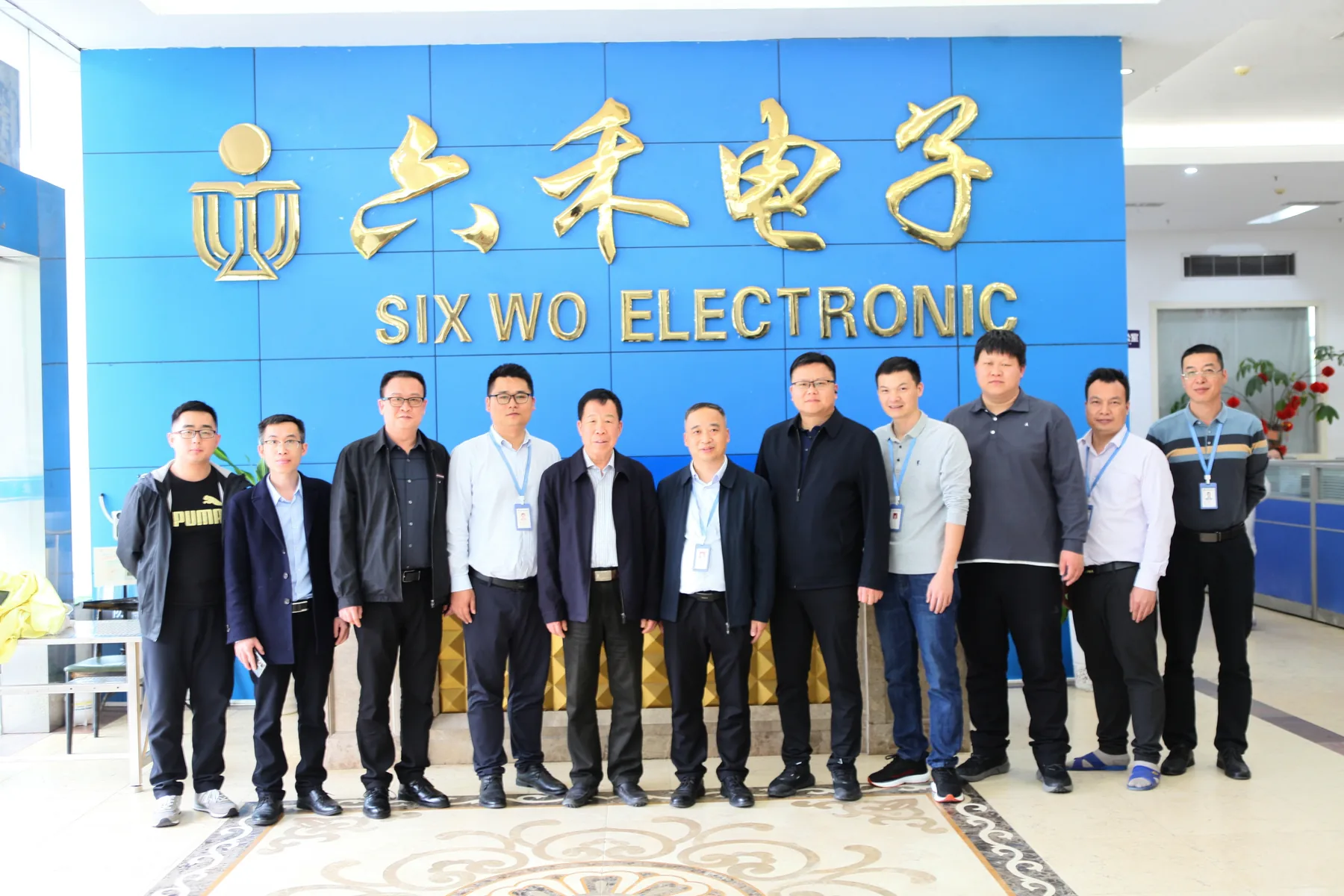 桂林电子科技大学一行在六禾电子大厅合影